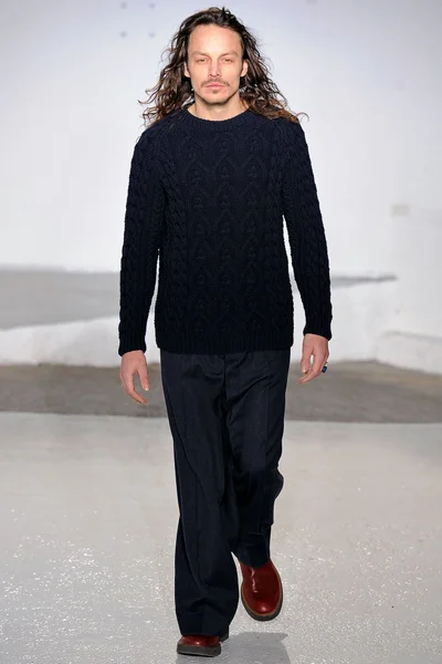 Look 18